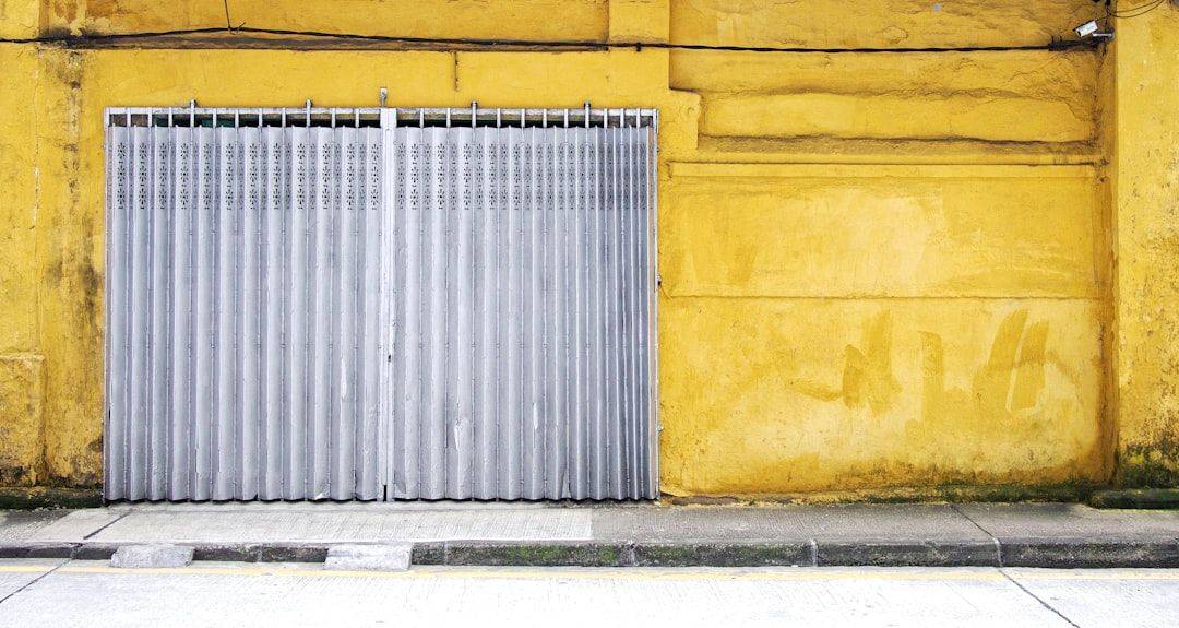 découvrez nos fenêtres en aluminium alliant esthétisme, performance et durabilité. idéales pour tous vos projets de construction ou de rénovation, nos fenêtres offrent une isolation optimale et un design moderne qui s'adapte à tous les types d'architectures.