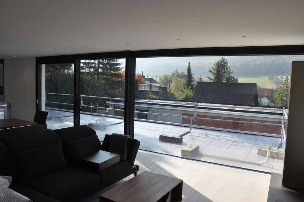 Descubra las últimas tendencias en diseño de ventanas: estilos modernos, materiales innovadores y características ecológicas para embellecer su interior mientras optimiza la eficiencia energética.