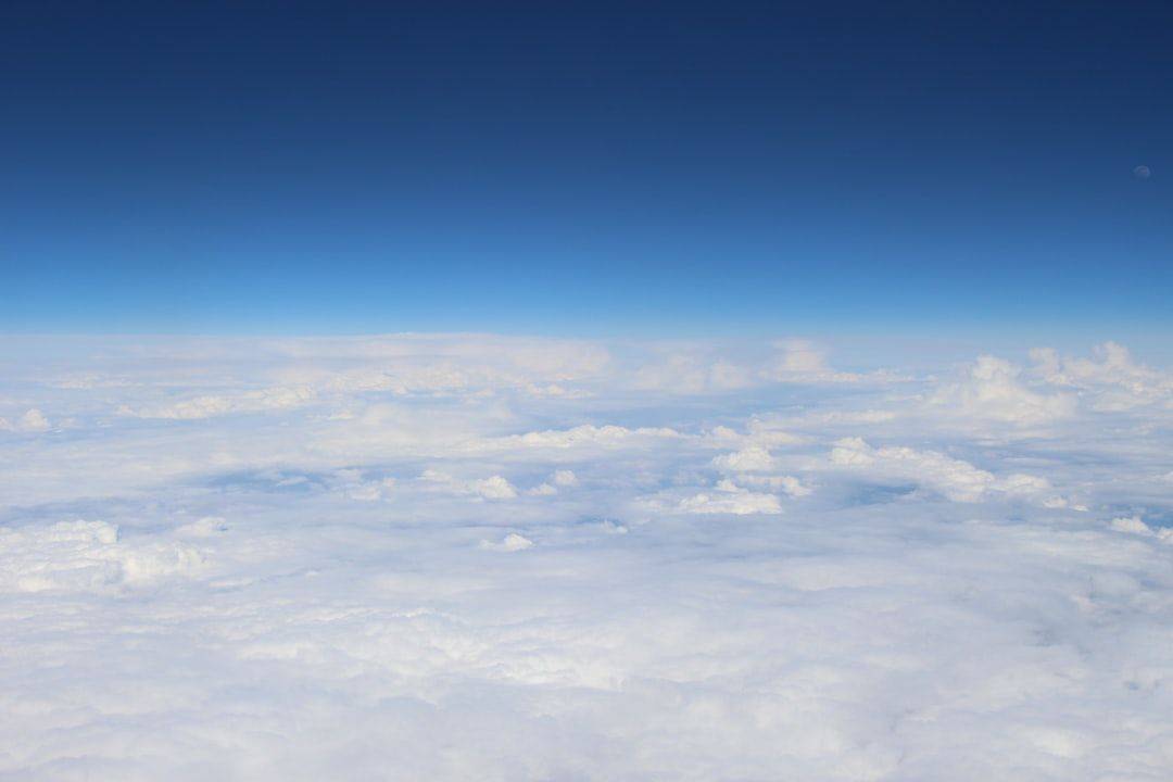 découvrez notre fenêtre panoramique, un choix idéal pour maximiser la lumière naturelle et offrir une vue imprenable sur l'extérieur. alliant esthétique et fonctionnalité, elle transforme votre intérieur en un espace lumineux et accueillant.
